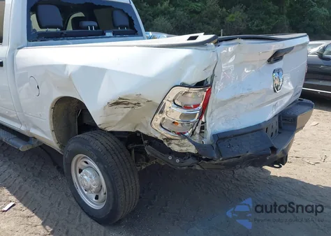 2022 Ram 2500 Tradesman 4X4 6'4 Box z USA, uszkodzony, nr VIN 3C6UR5CJ0NG344463